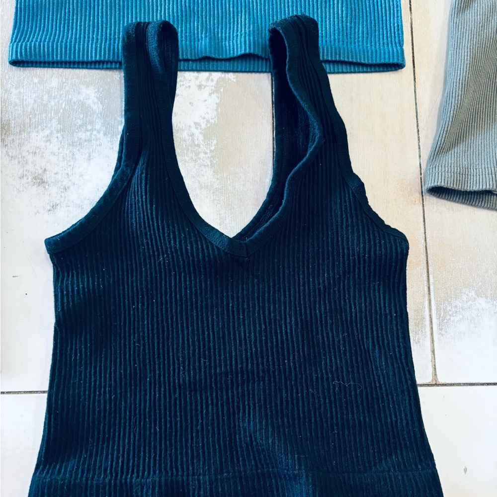 Bundle of women’s size XS/S tanks-7 total - Picture 6 of 16
